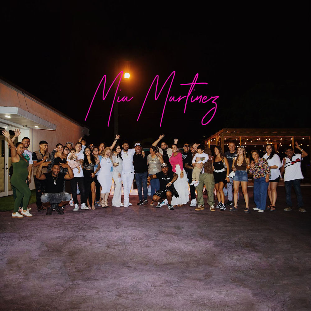 Portada de Mia Martinez